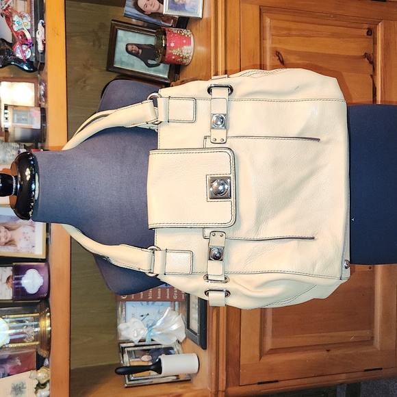 Banana Republic Handbags - Banana Republic leather purse.